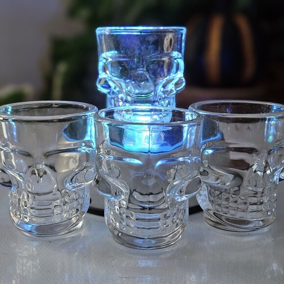 Original Set Of 4 Shot Glasses 3-D Skull Clear Glass Halloween /Day Of The Death - Picture 9 of 13